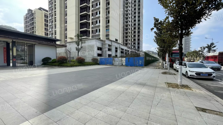 山湖海上城外景图