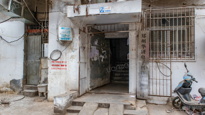 西彩小区二号院外景图