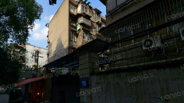 爵版街18号外景图