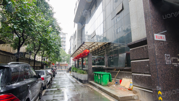 铁银大厦外景图