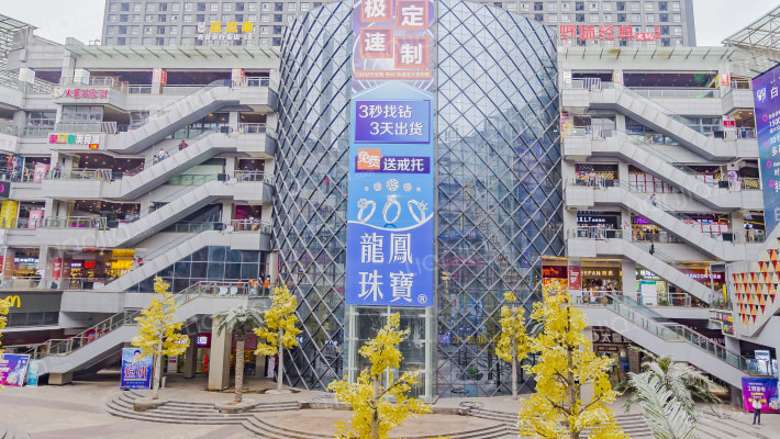 世界城光谷步行街外景图