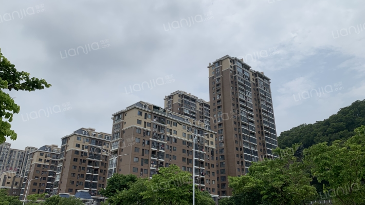 千面山安置房外景图