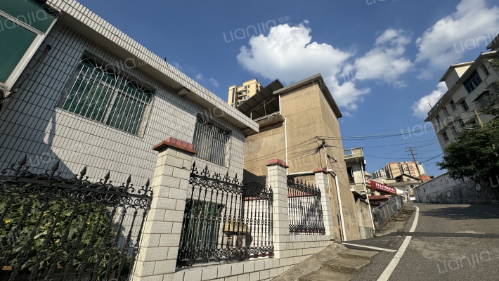 梅家田村外景图