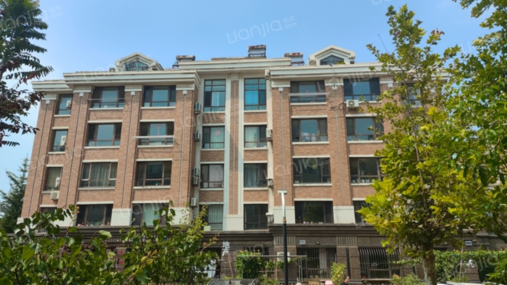 中盛一带山河外景图