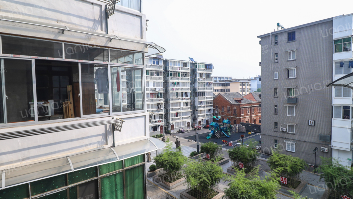 东书院街外景图