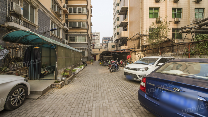 红旗路64号院外景图