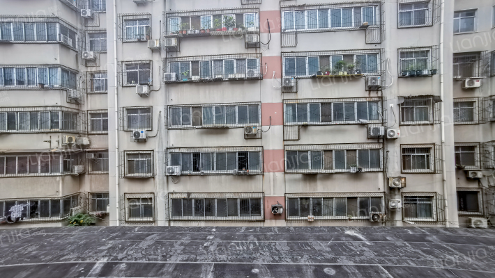 河南省商务学校家属院外景图