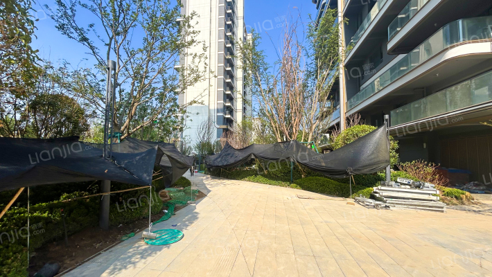 润玺臺观月外景图