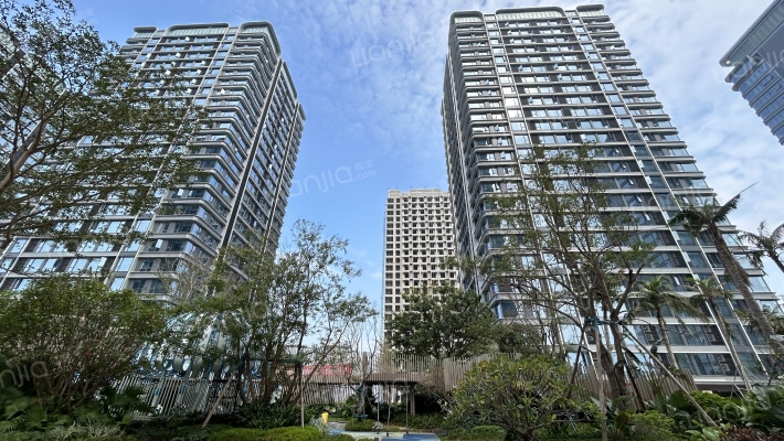 世茂港珠澳口岸城外景图