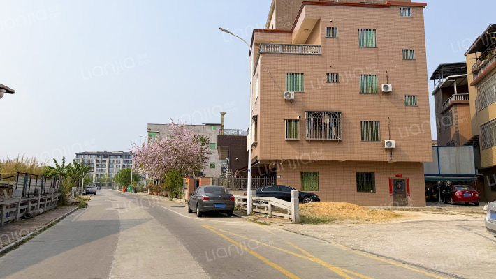 东山下间里外景图