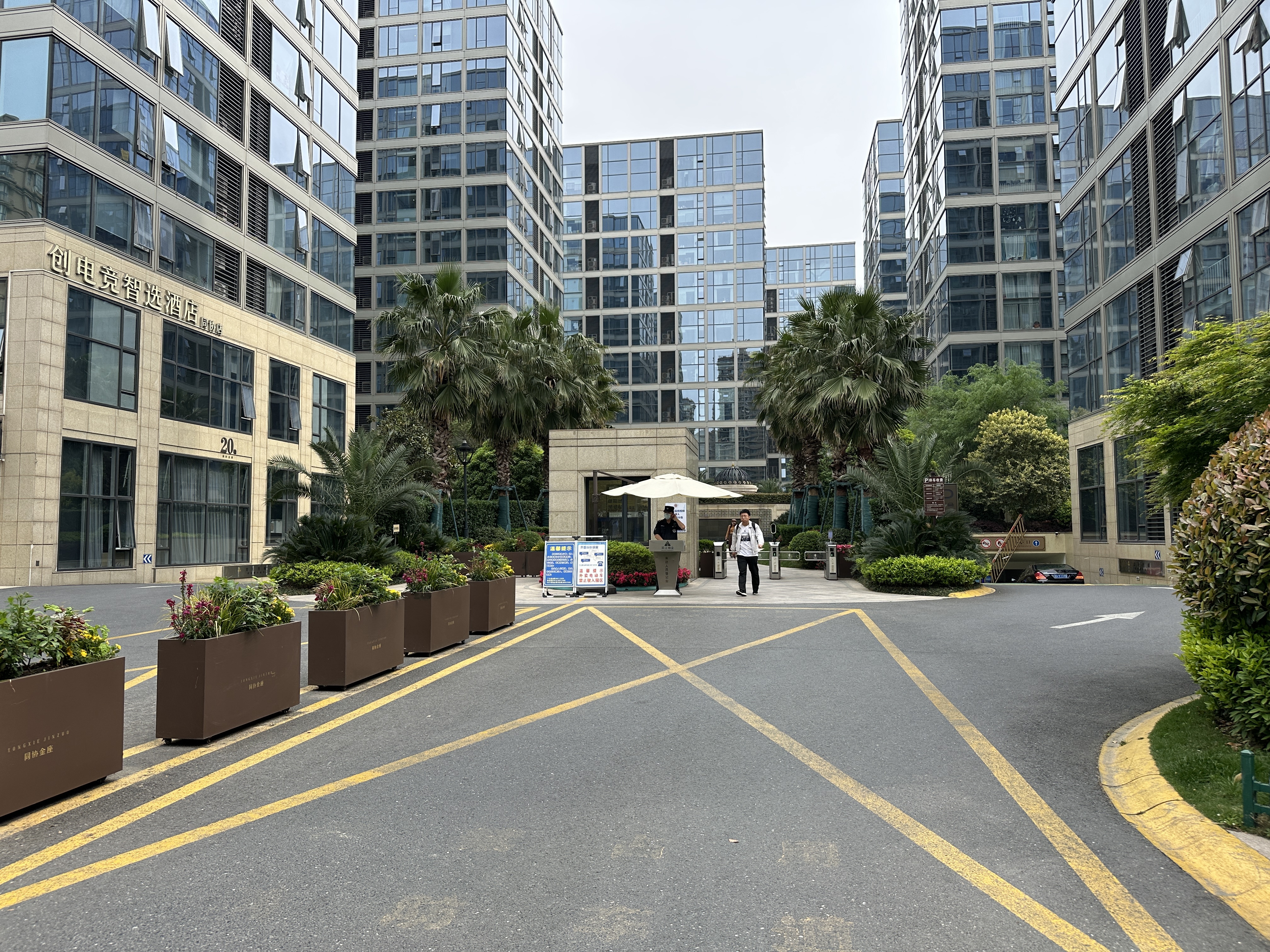 同协金座小区实景 6