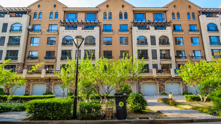 万盛理想国米拉小镇外景图