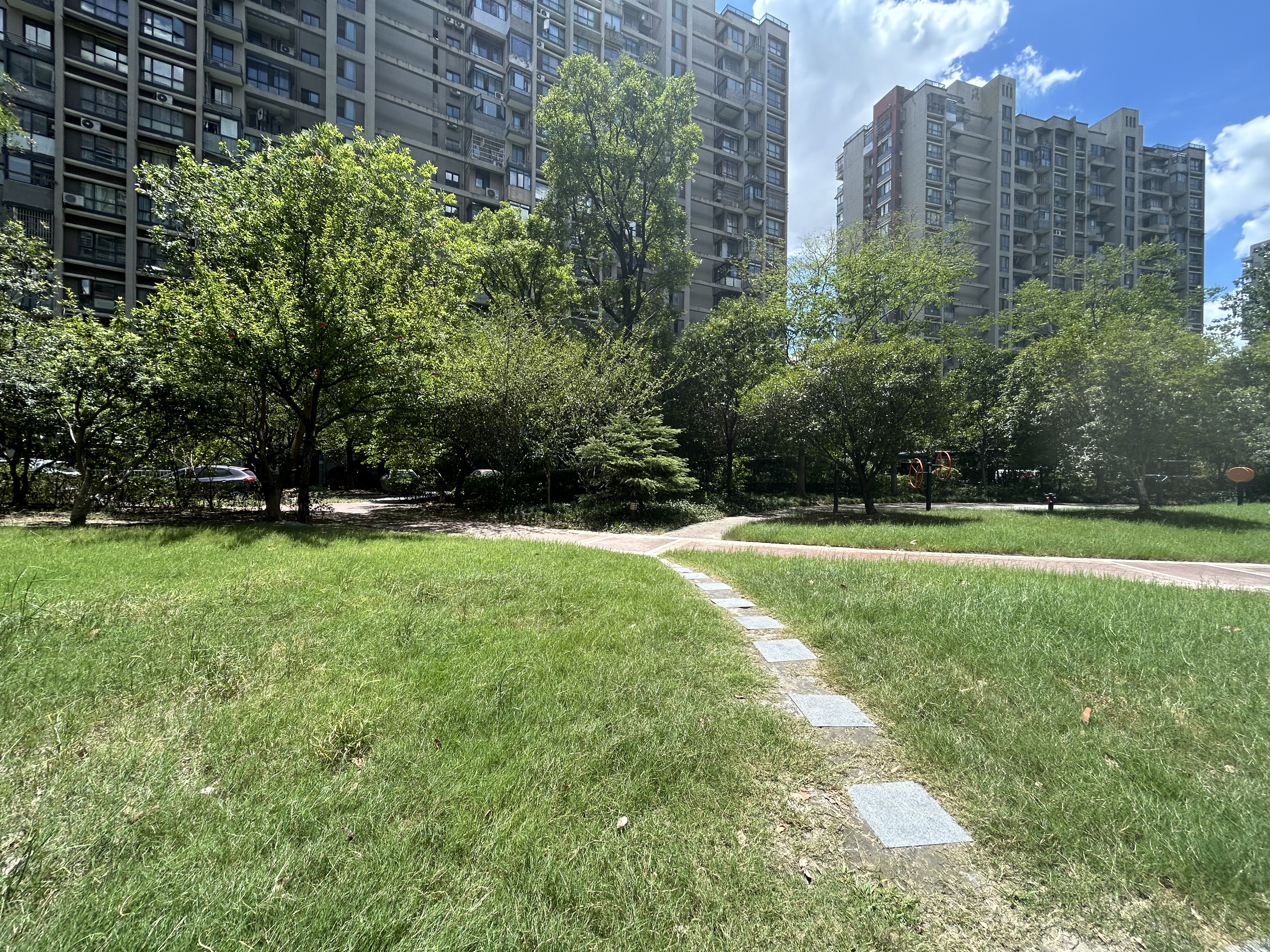  江畔云庐小区实景 8