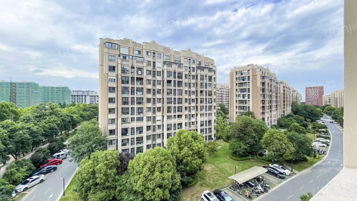 星叶枫情水岸外景图