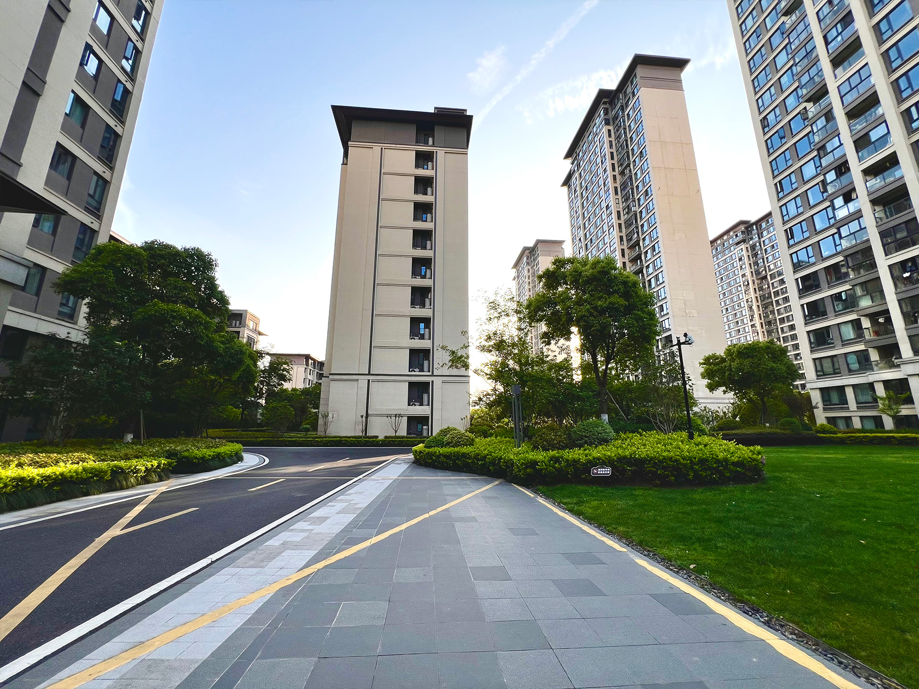 金辉蓝光辉逸云筑小区实景 6