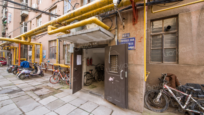 河南省新华书店家属院(紫荆山公园)外景图