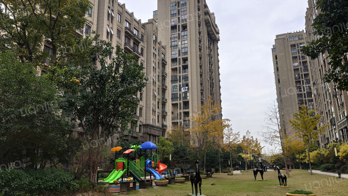 赞成乐山红叶外景图