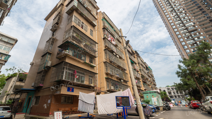 洪山制药厂外景图