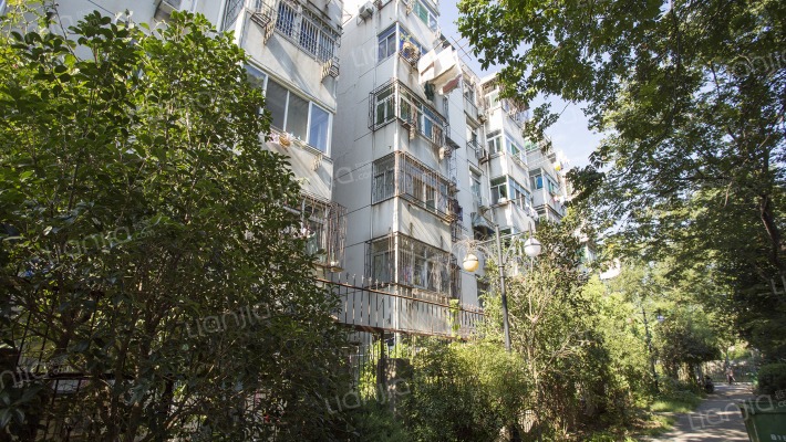 安农大六宿舍外景图