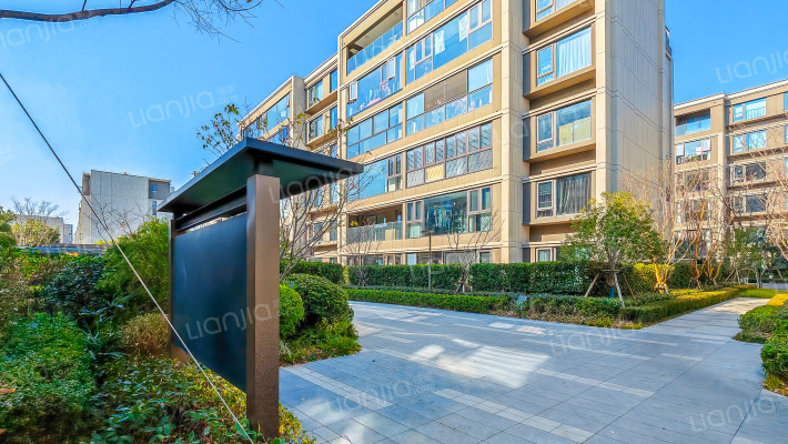 万科坤和·湛蓝云镜外景图