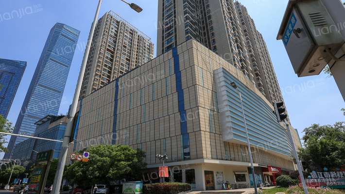 财富广场外景图