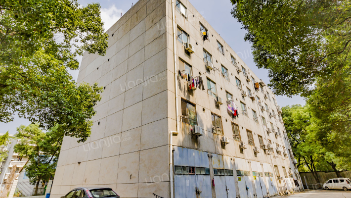 湖北经济学院宿舍外景图