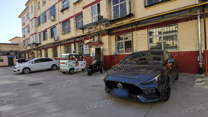 石油厂家属楼外景图