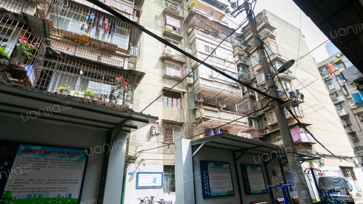 文化馆宿舍外景图