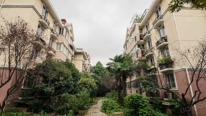 东方城朝霞园外景图