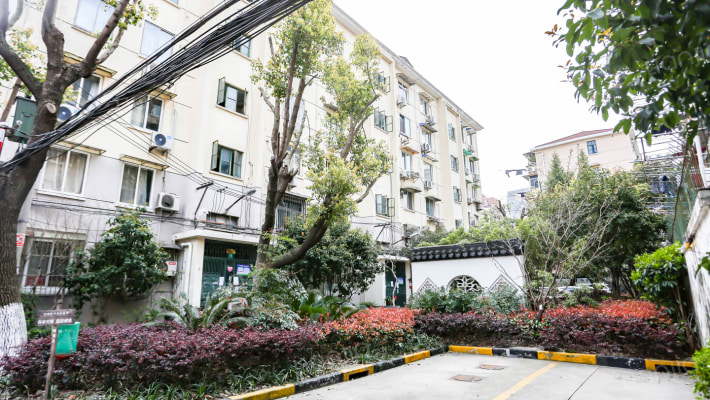 虹储小区外景图