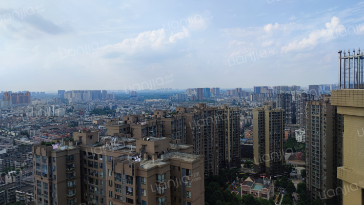 御岭春天外景图