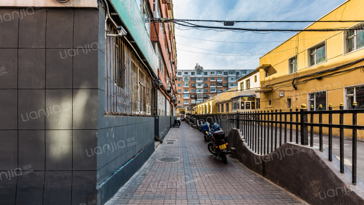 公交红旗小区南区外景图