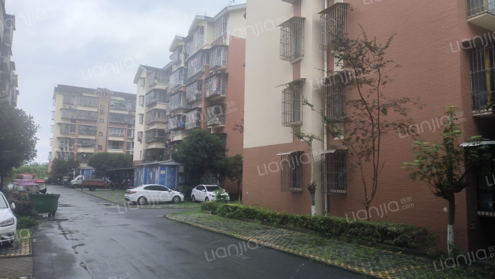 都江堰市壹街区拆迁双槐安置点外景图