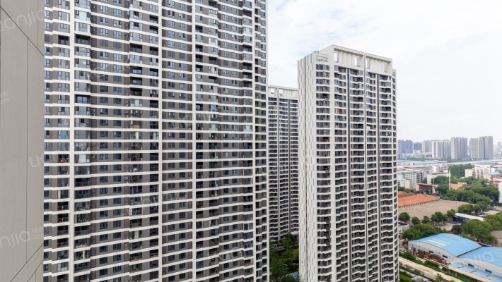 保利清能拾光年外景图