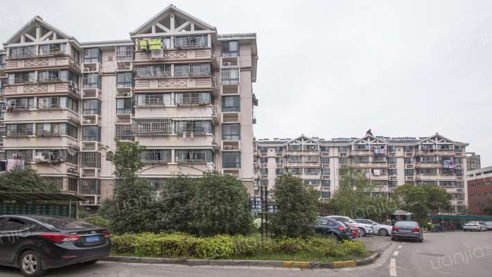 潭桥公寓南园外景图