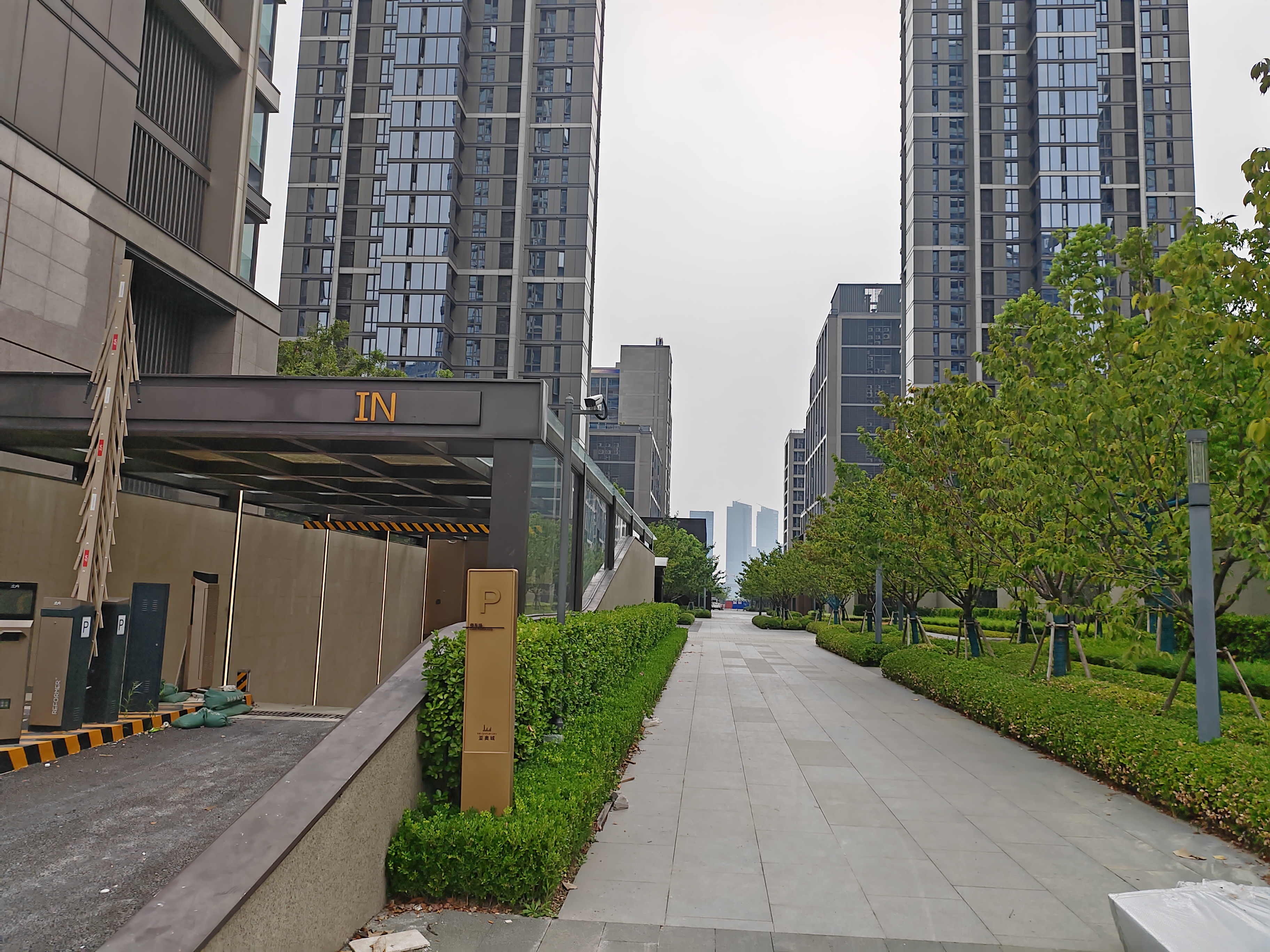 华润置地亚奥城南区小区实景 5