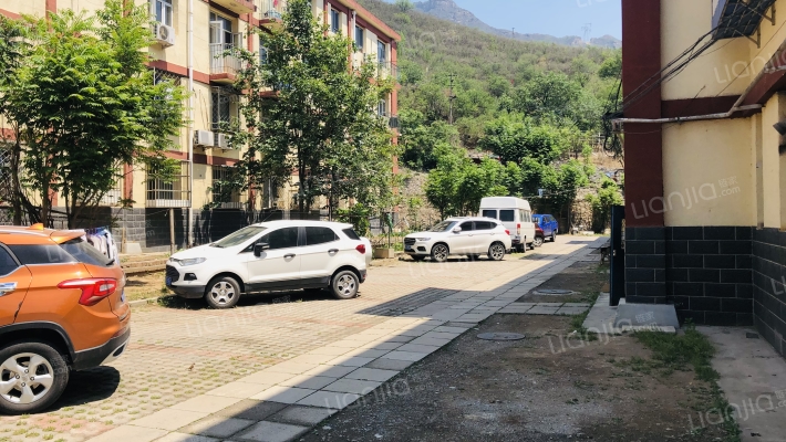 东方小区外景图