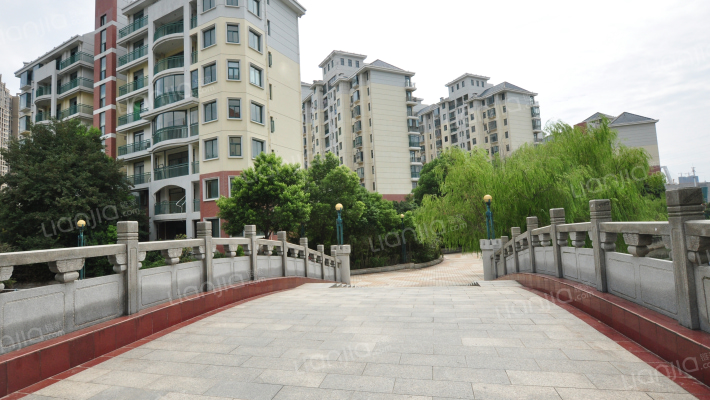 中一花园外景图