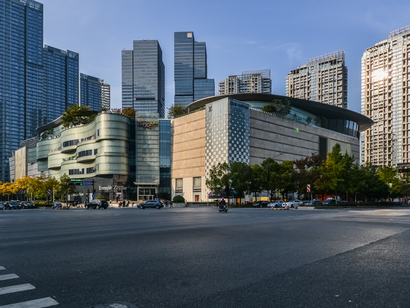  东方君悦小区实景 8