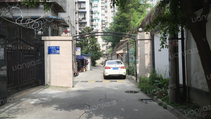 旅游职中教师公寓外景图