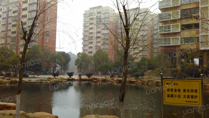 润芳园小区外景图