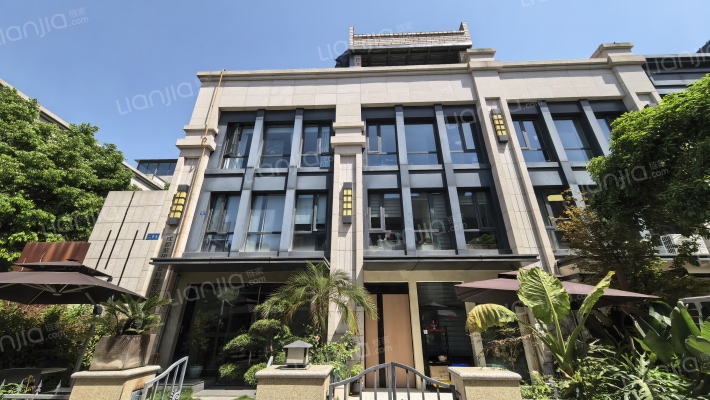 时尚嚞里外景图