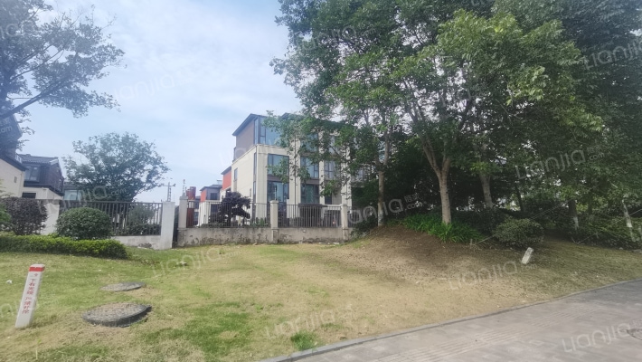 正荣香山麓院外景图