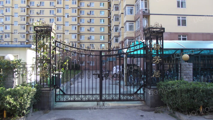 润民柳芳居外景图