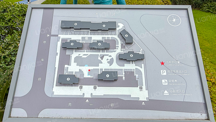 秋时皓月府外景图