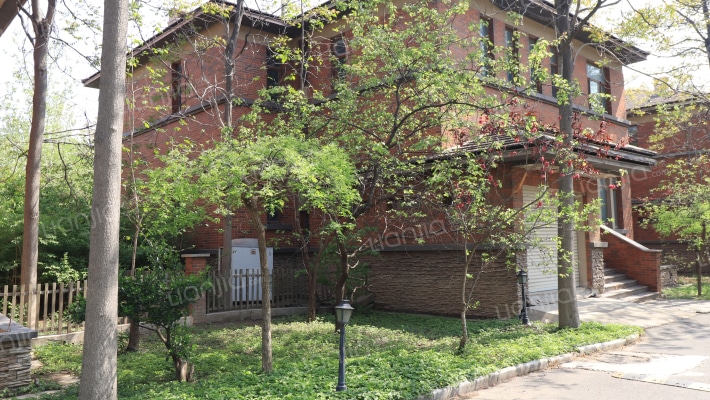 杰座商务中心外景图