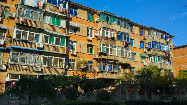 合工大宿舍东院外景图