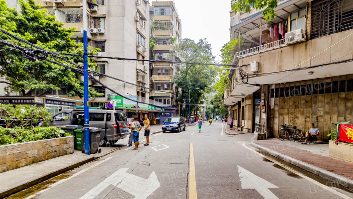 水荫直街外景图