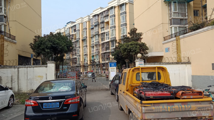 东湖花园B区外景图