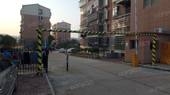 湖景佳苑小区外景图